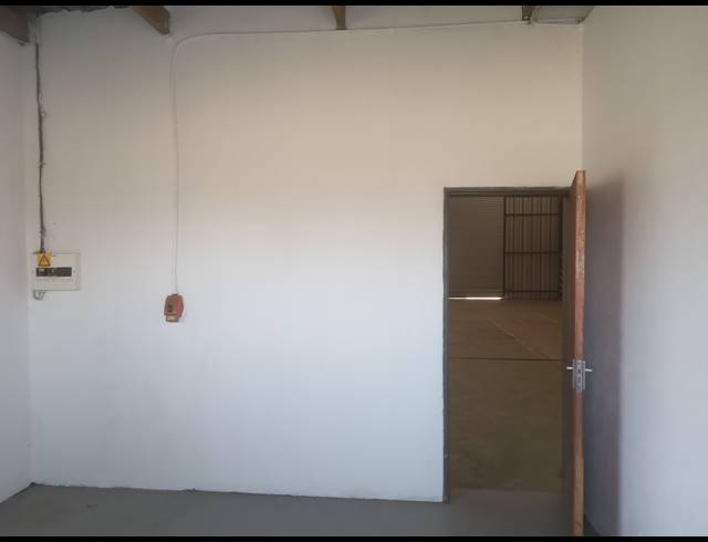 513M² BUILDING TO LET IN APEX